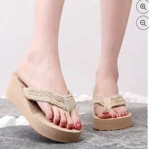 BRAND NEW YIELD SLIDES THONG SANDAL
